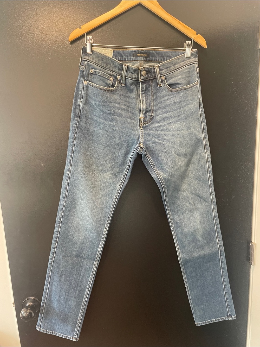 Skinny Men's Jeans in medium Blue by Abercrombie and Fitch 31x32